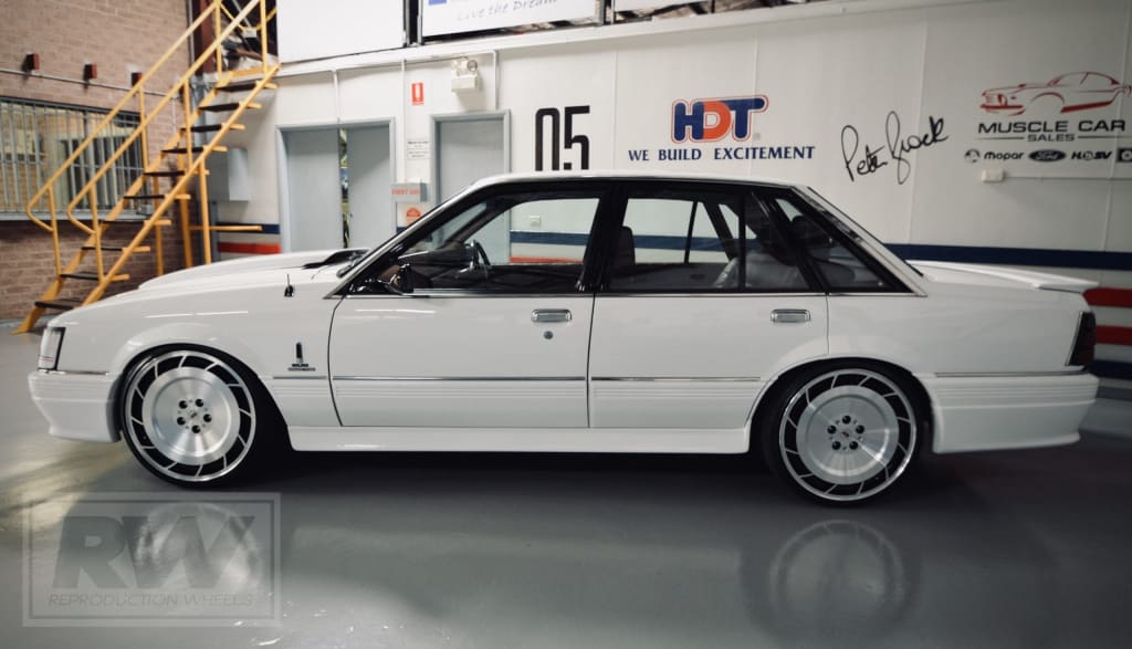 VK VE Group A AERO 19 inch Black Machined REPLICA Directional Wheels (PRE-VE) Alloy Wheels