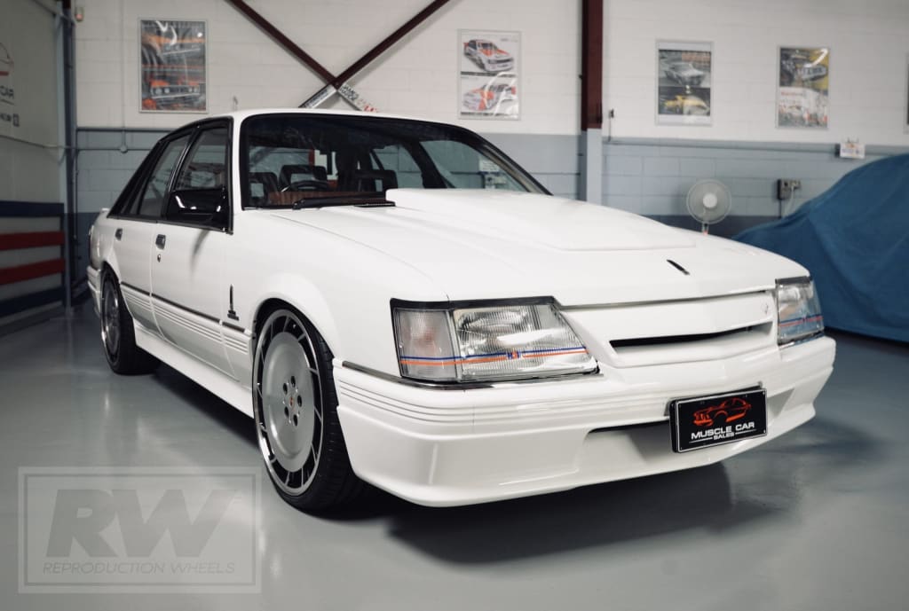 VK VE Group A AERO 19 inch Black Machined REPLICA Directional Wheels (PRE-VE) Alloy Wheels