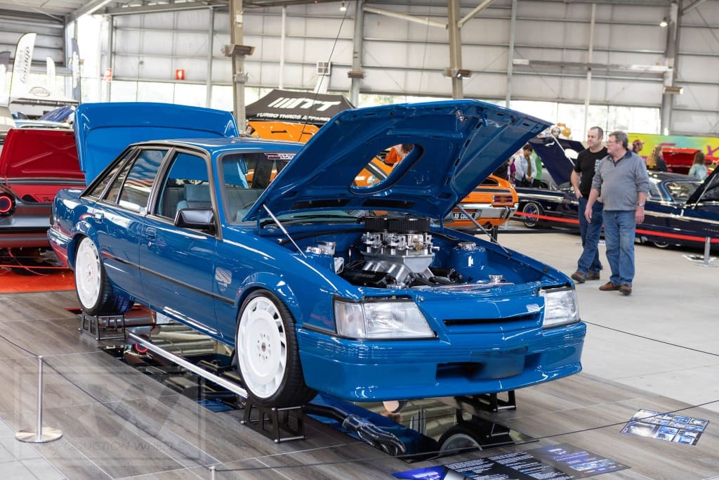 VK VE Group A AERO 19 inch White REPLICA Directional Wheels (PRE-VE) Alloy Wheels