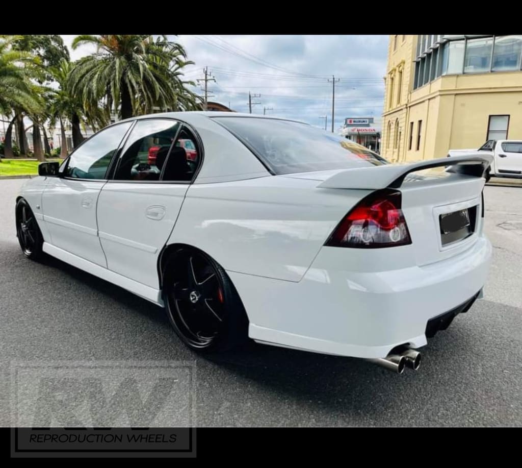 HSV VL Group A SS WALKINSHAW 20 inch Gloss Black REPLICA