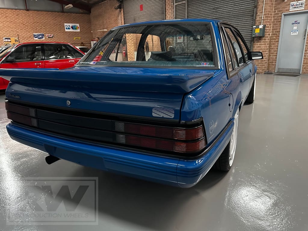 VK VE Group A AERO 20 inch White REPLICA Directional Wheels (PRE-VE) Alloy Wheels